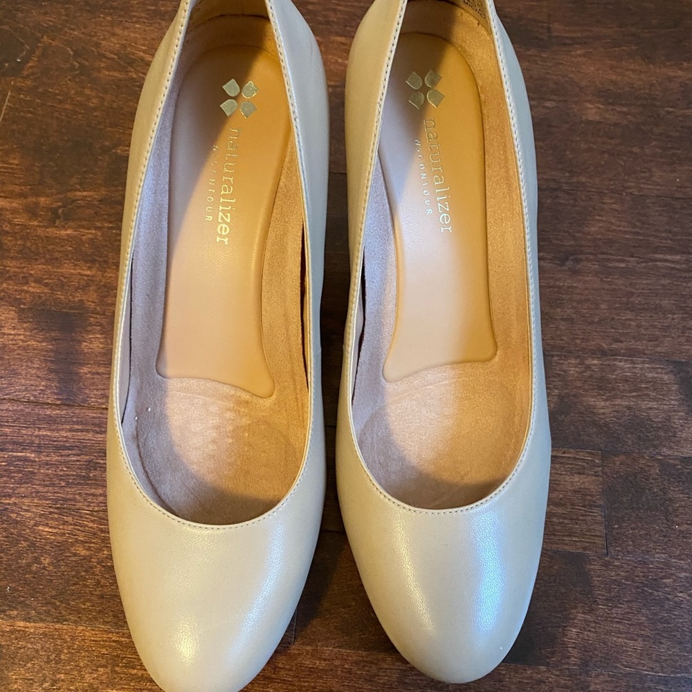 Brand new Naturalizer Nude Pumps - Picture 4 of 5